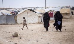 سوريا.. مسؤول في "الإدارة الذاتية" يعلق على إيقاف العراق إعادة النازحين من المخيمات